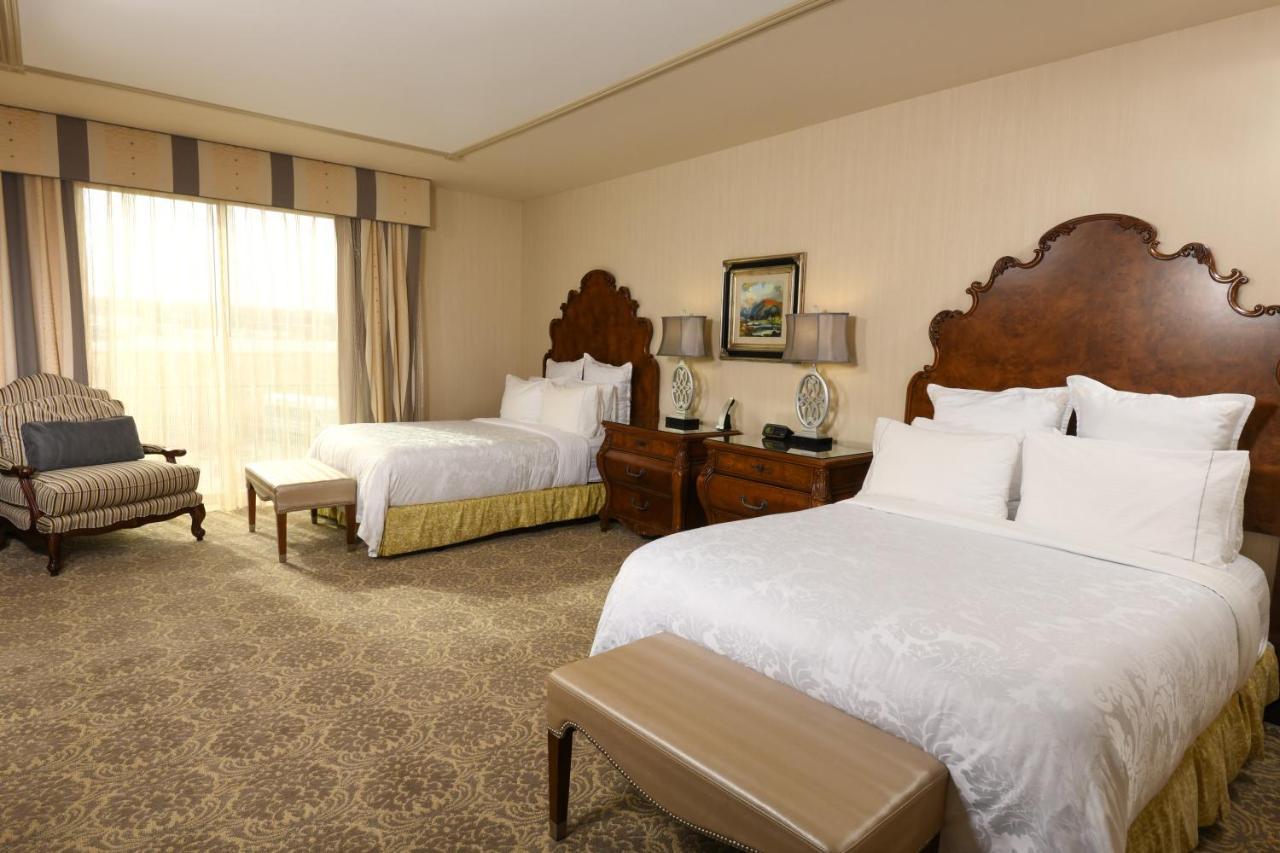 Hotel Woolley's Classic Denver Airport