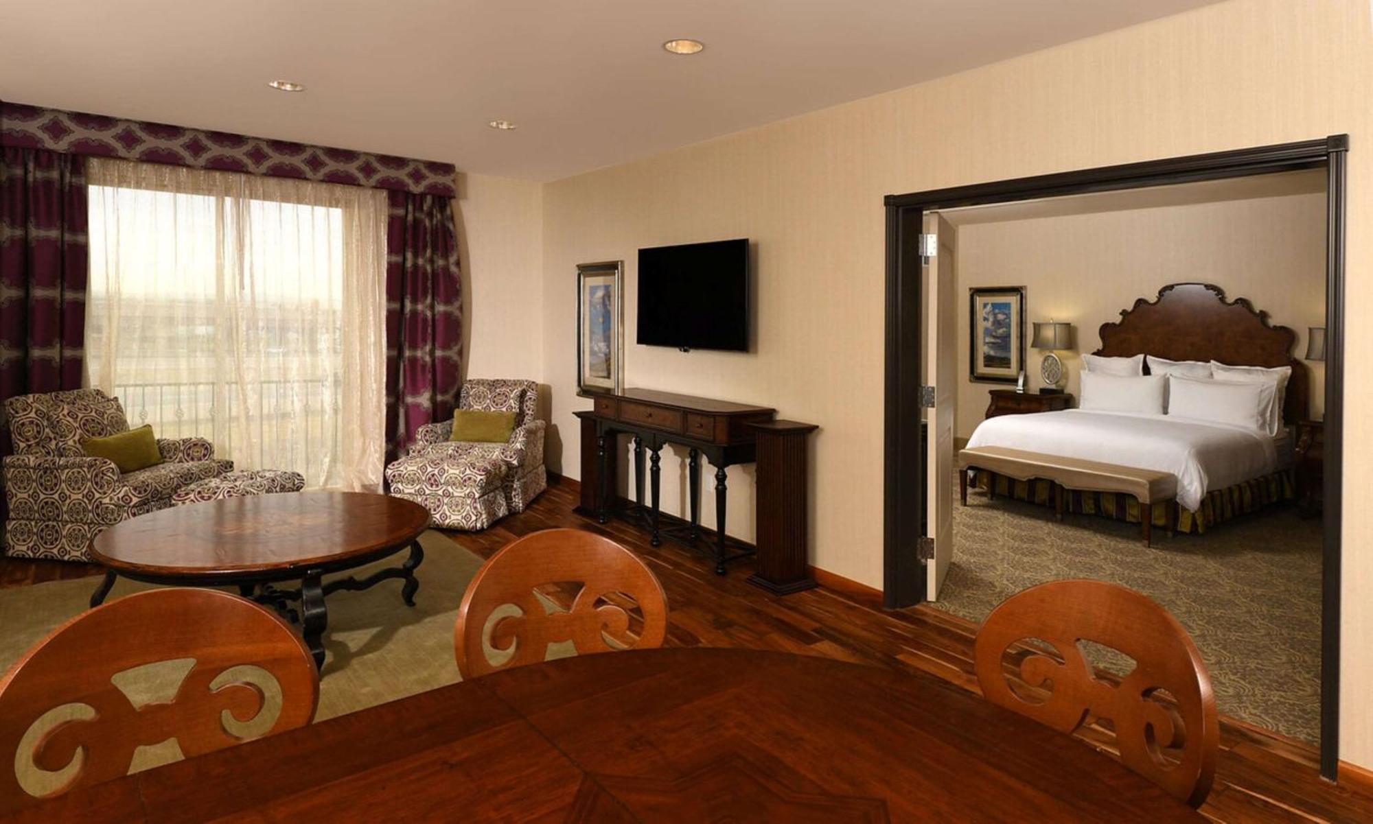Woolley's Classic Denver Airport Hotel