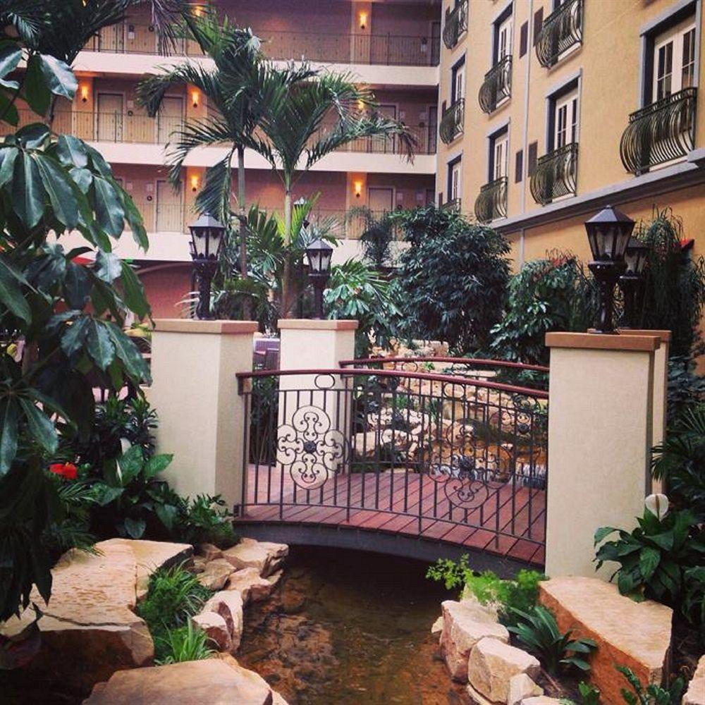 Hotel Woolley's Classic Denver Airport