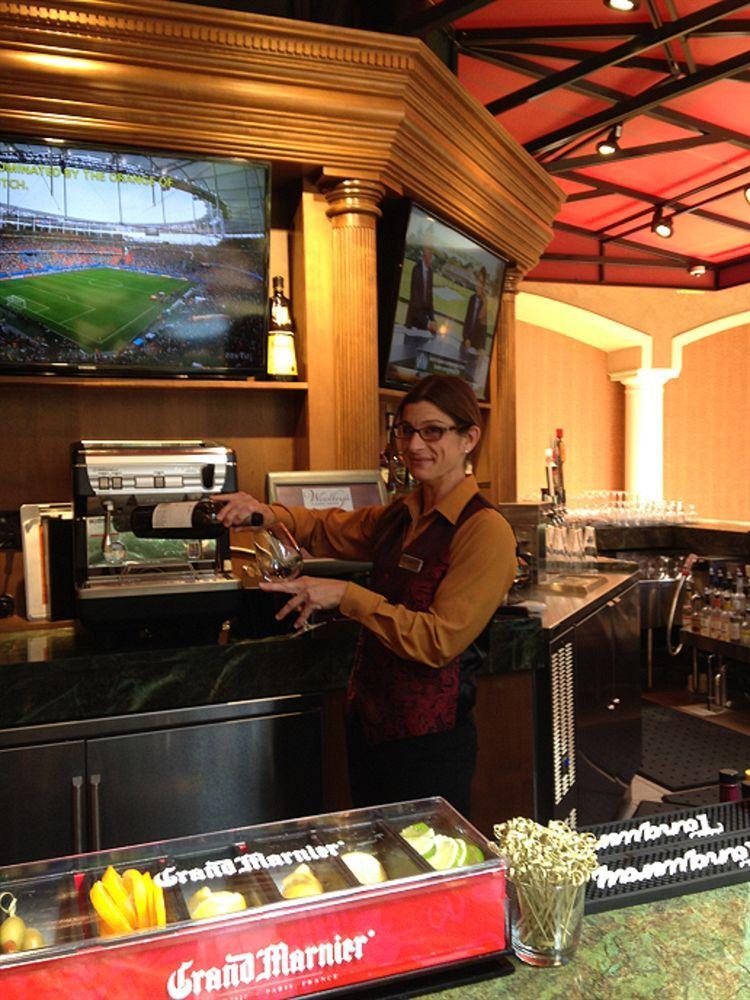 Woolley's Classic Denver Airport Hotel