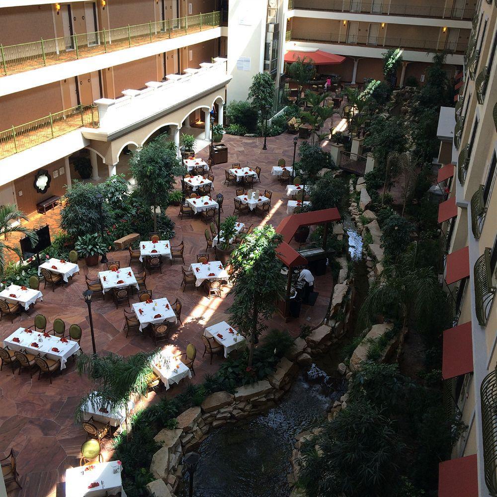 Hotel Woolley's Classic Denver Airport