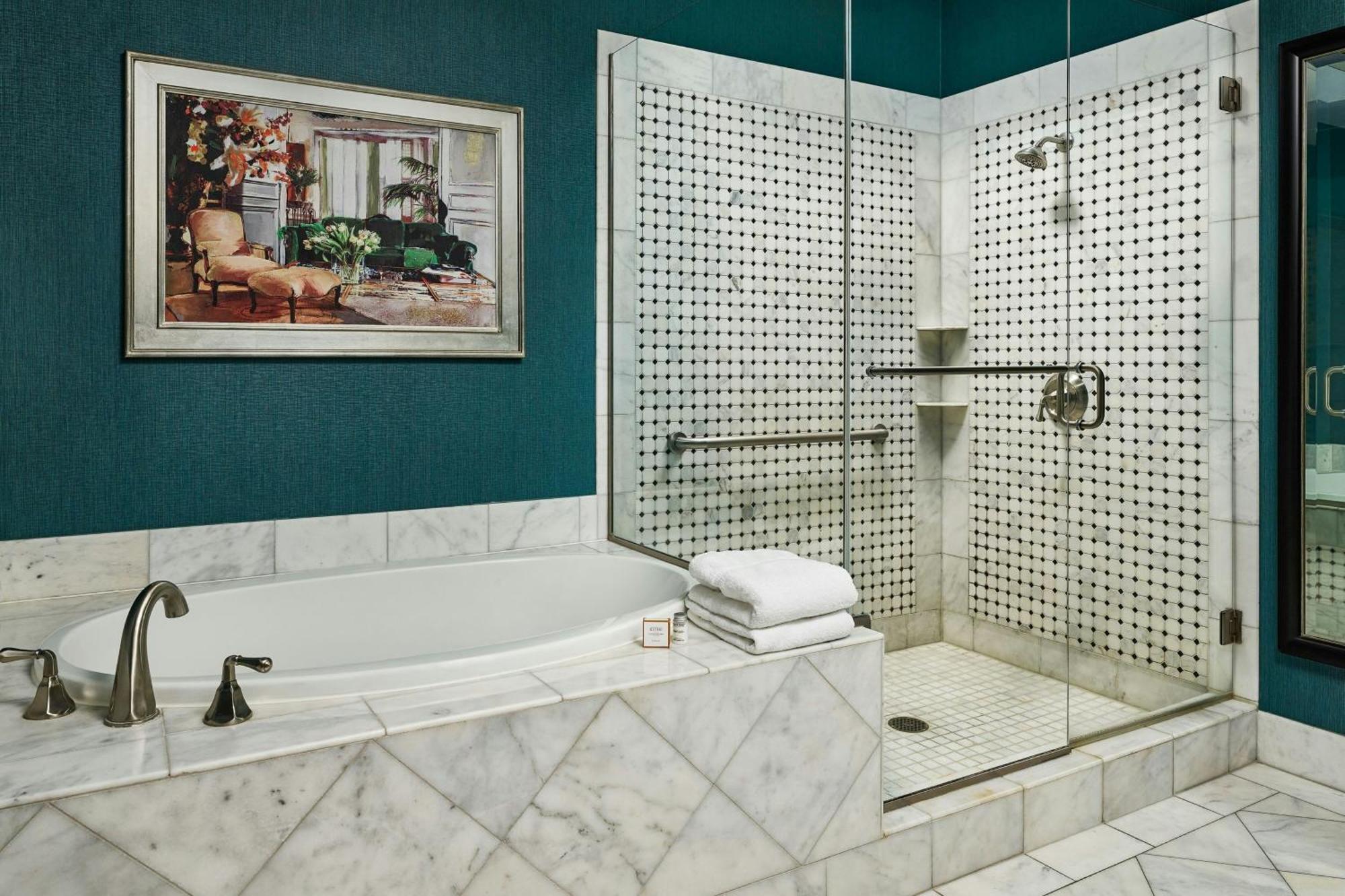 Woolley's Classic Hotel Aurora