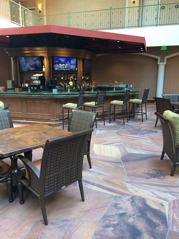 Hotel Woolley's Classic Denver Airport