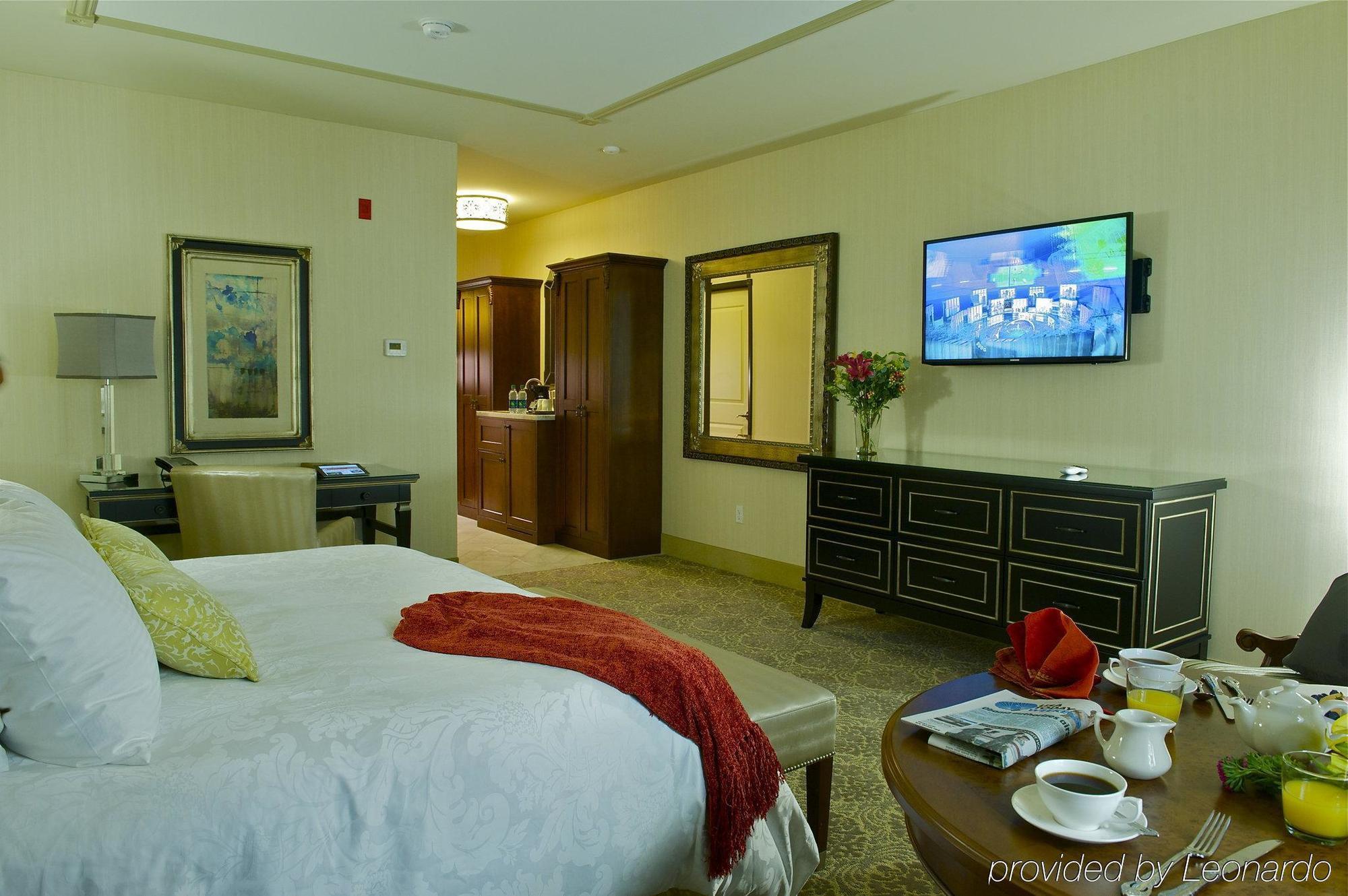 Woolley's Classic Denver Airport Hotel
